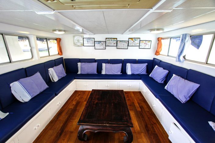 Tauchschiff Manta Queen 7 Saloon Tauchschiff Manta Queen 7 Saloon